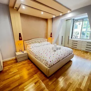  Apartament Center Albania
