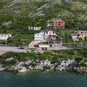  Pensjonat Lakefront House